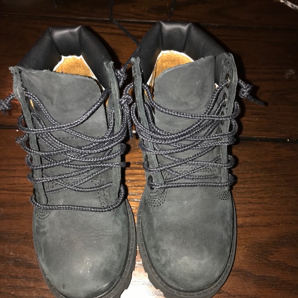 Toddler shoes size 9 - Picture 4 of 6